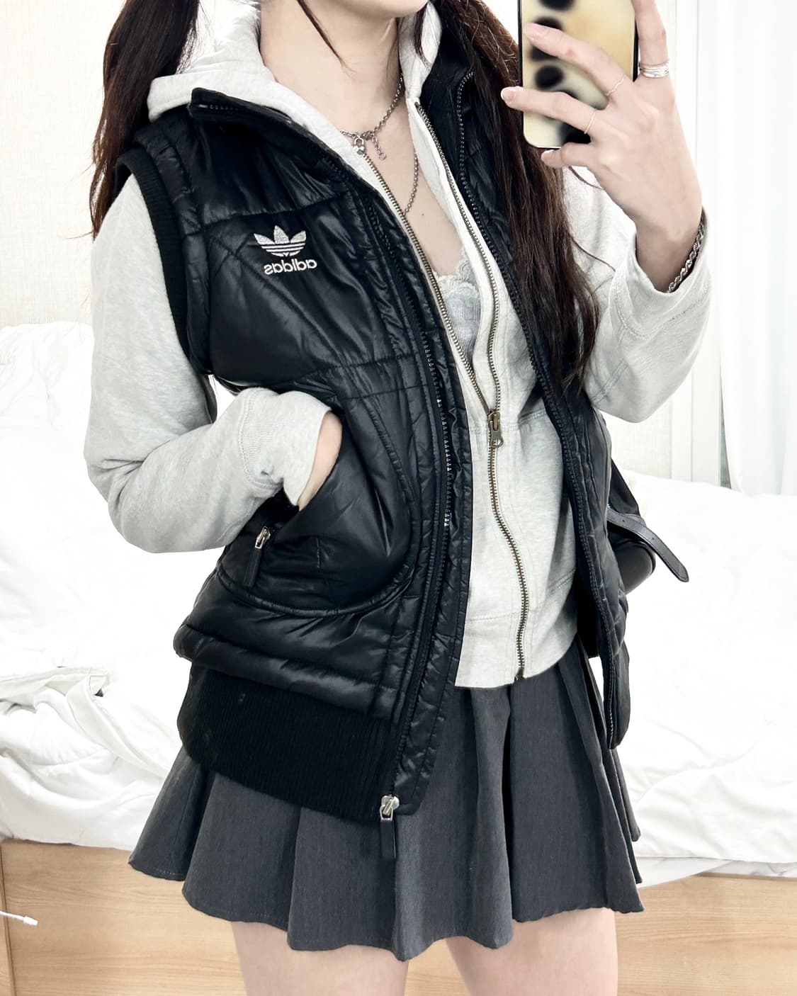 아디다스 실버로고 블랙 삼선 패딩조끼 상품이미지3