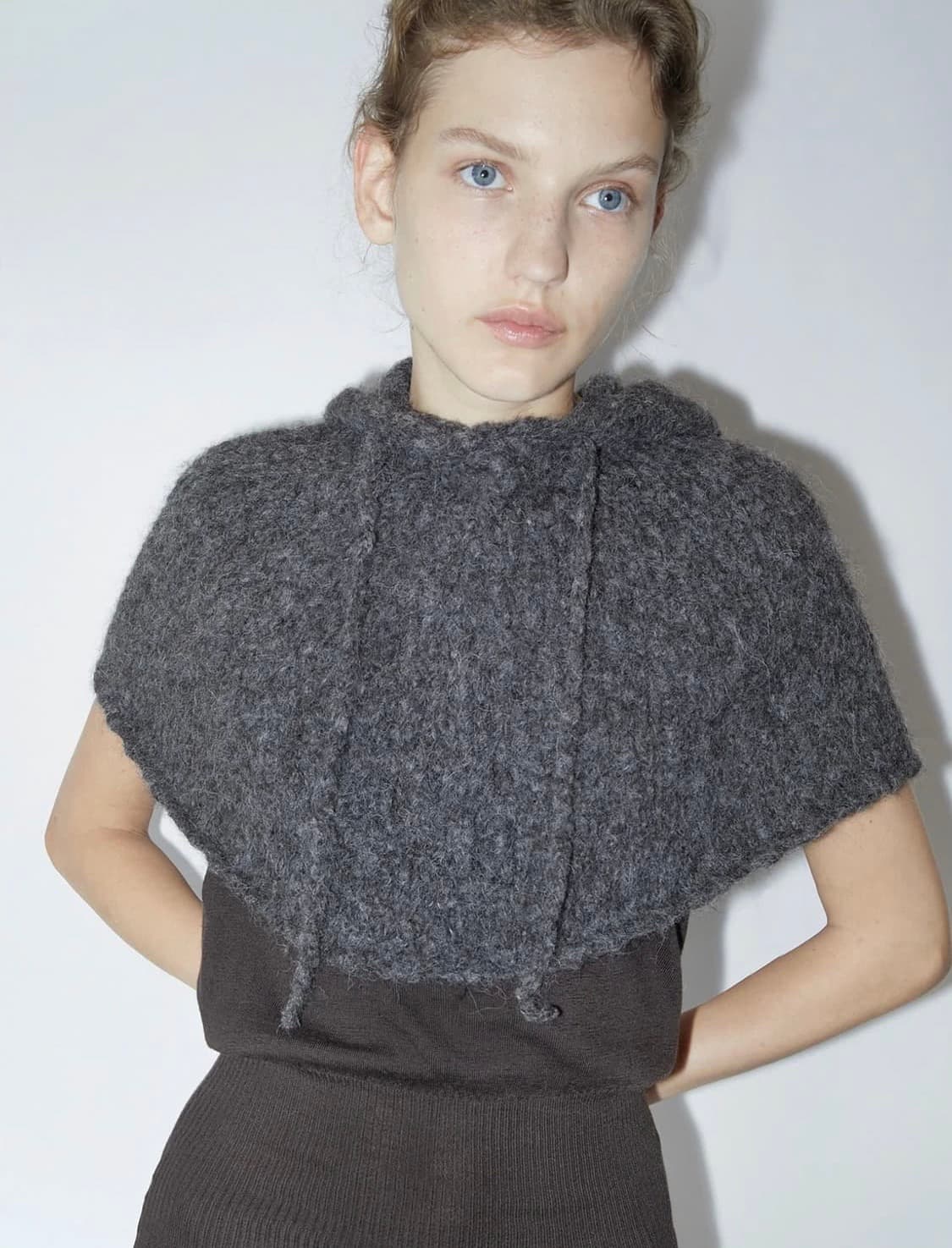 <삽니다🥹>팔로마울 마리나 울 니트 후드 케이프 삽니다! 상품이미지1