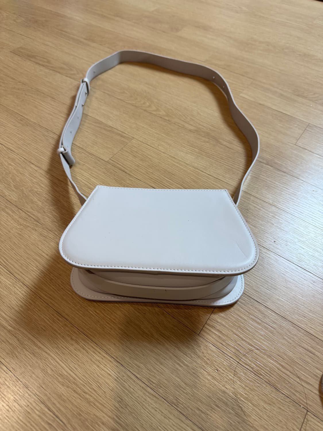 코스 레더 크로스백 상품이미지2