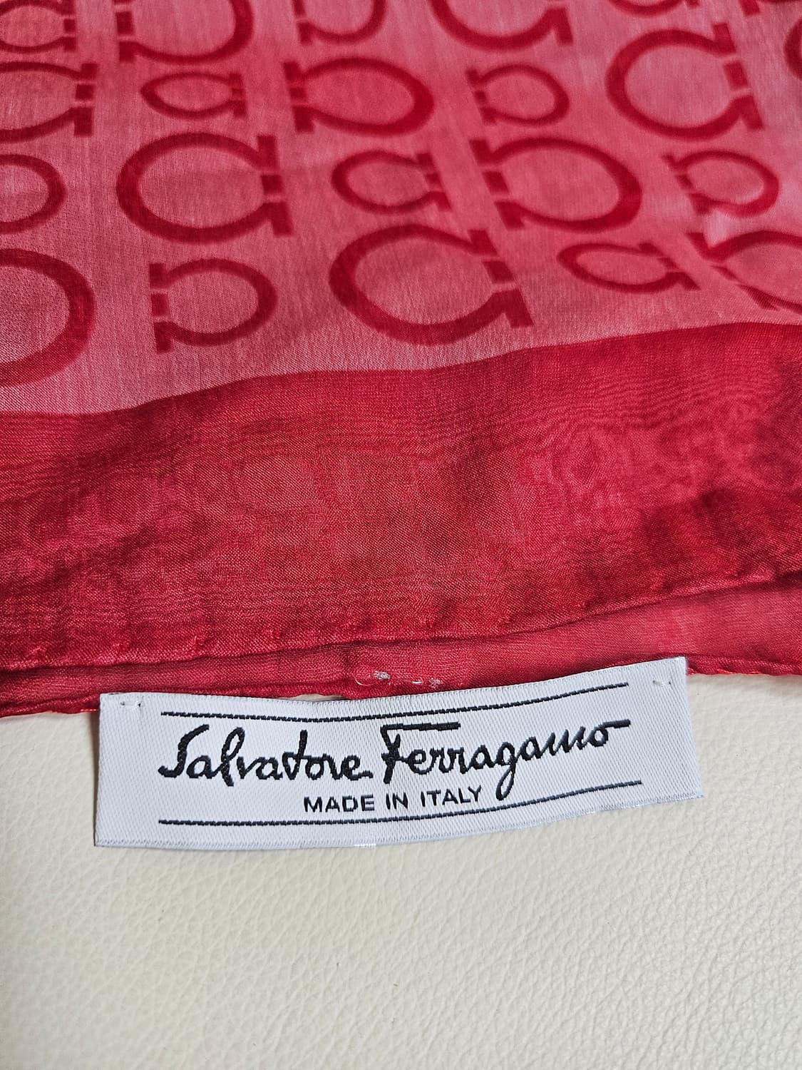 페라가모 정품 숄 스카프 상품이미지1