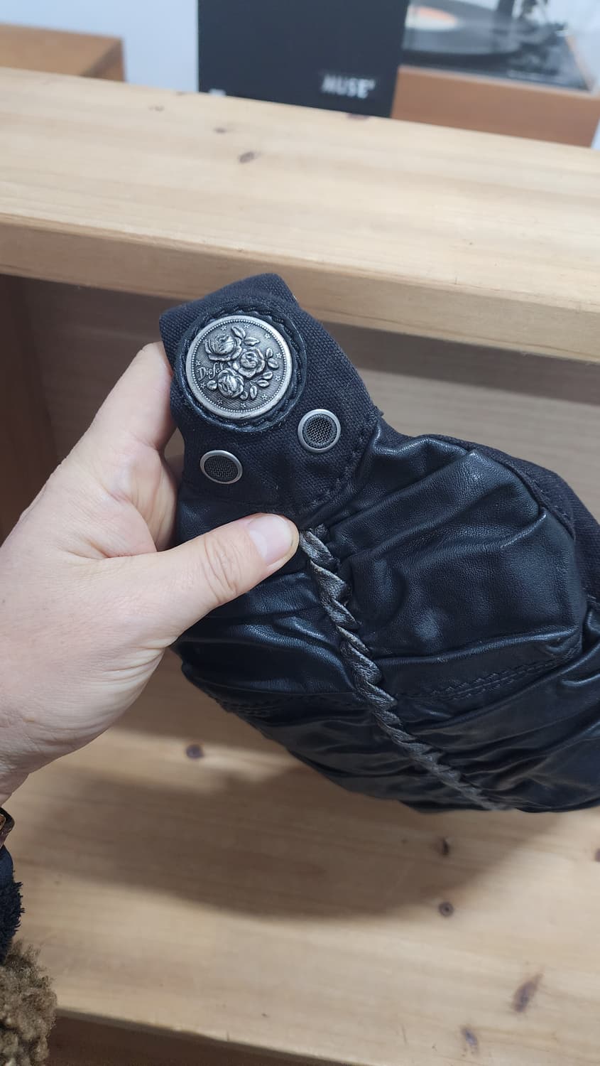 블랙 레더 코튼 숄더백 체인 장식 상품이미지5