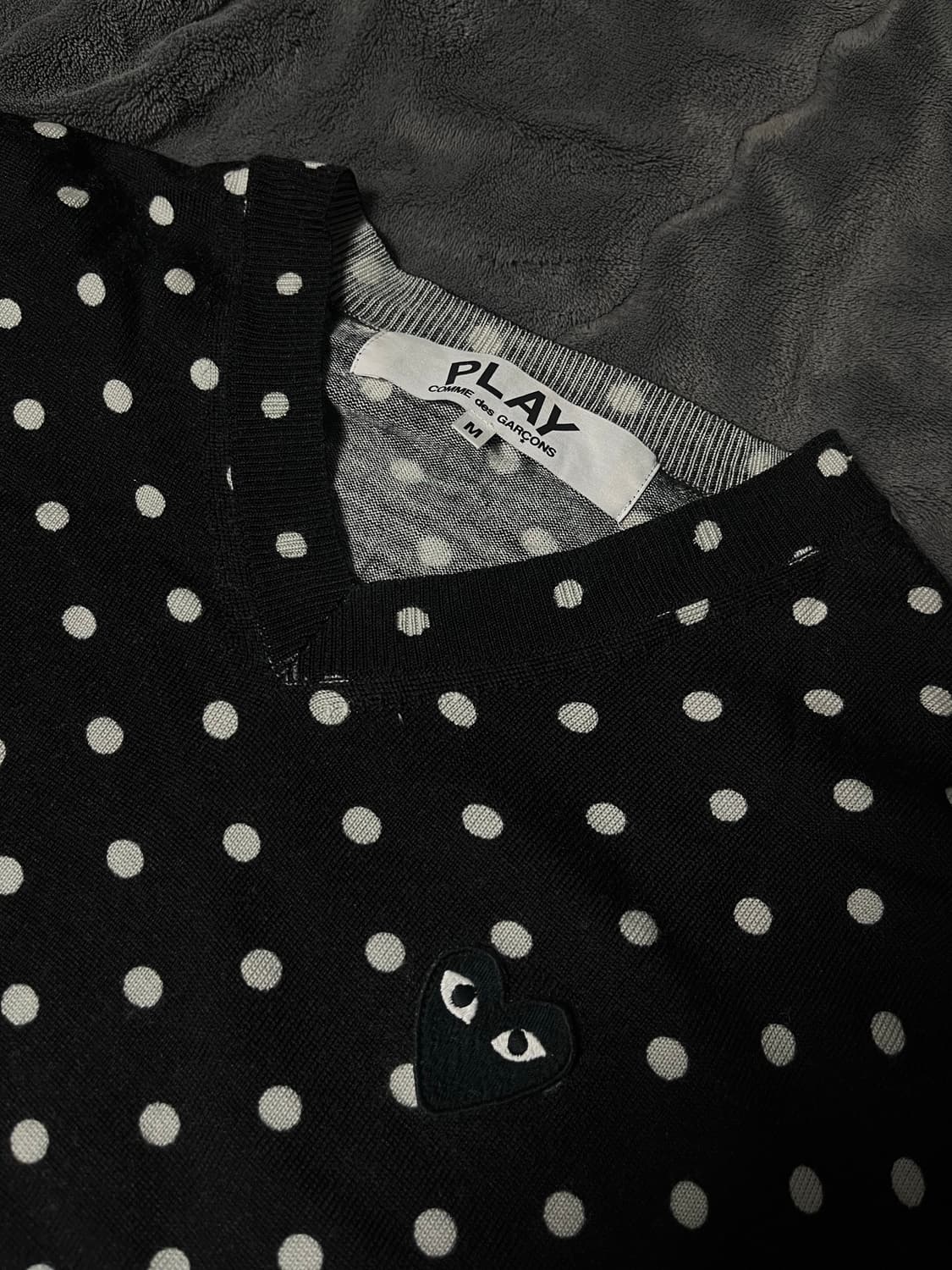 꼼데가르송 도트 브이넥 니트 (M) 상품이미지2