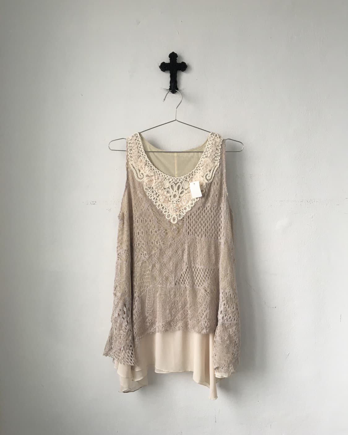 Lace point punching unbalanced sleeveles 상품이미지2