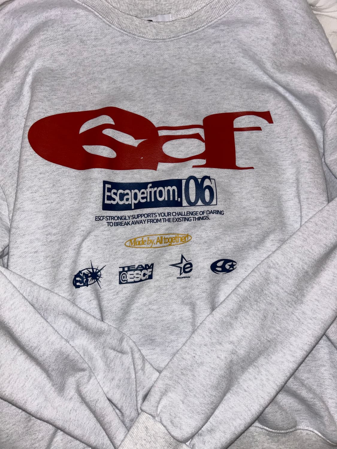 이스케이프프롬 로고 콜라주 맨투맨 상품이미지1