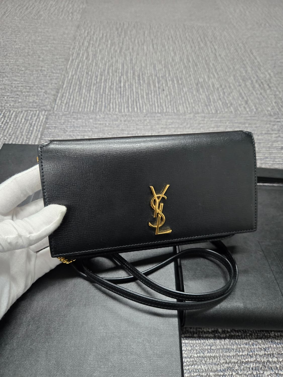 [특가][정품] 입생로랑 폰 홀더백 상품이미지1