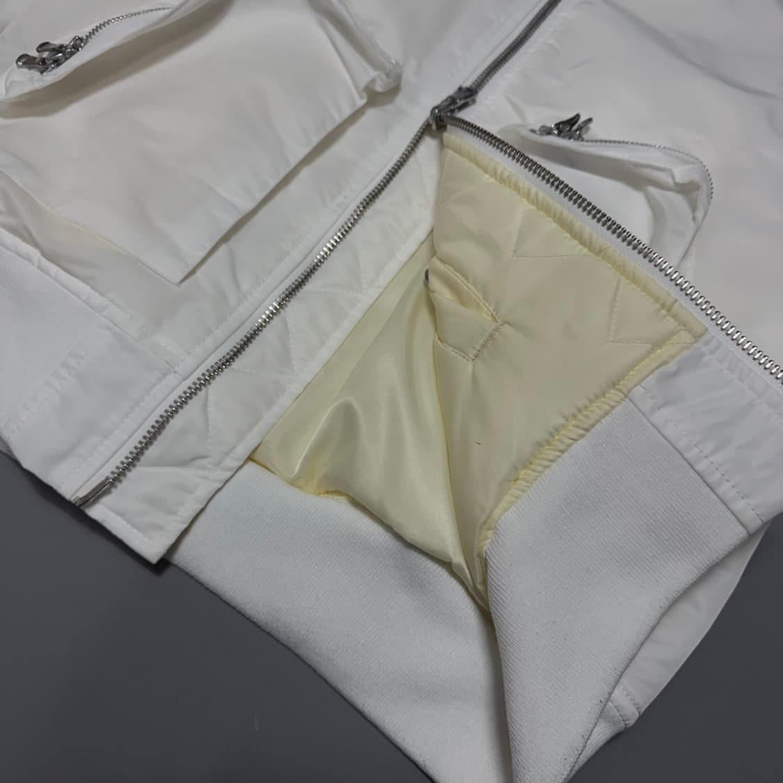 Oriens by 저널스탠다드 화이트 리버시블 MA-1 플라이트 자켓 상품이미지4