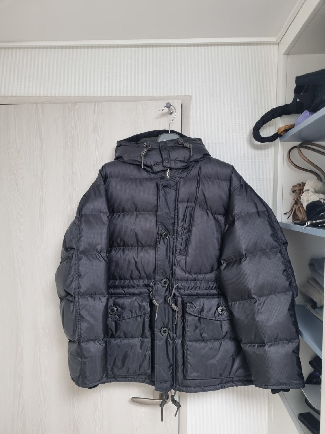 [50] 25FW 헨리코튼 FFC 왁스드 립스탑 다운 패딩 카라코람 블랙 상품이미지1