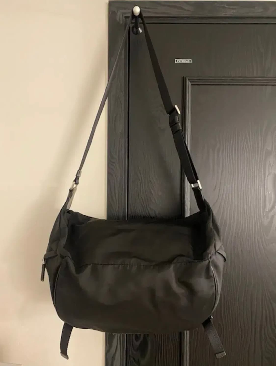 [L] 프라다 테수토 나일론 바이커백 크로스백 가방 라지 상품이미지2