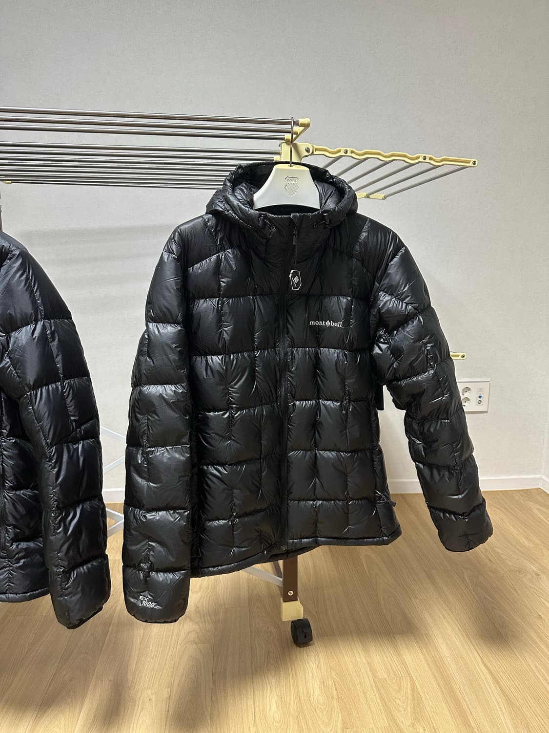 몽벨 플라즈마 1000 알파인 후드 다운 경량패딩 XL  블랙 새제품  상품이미지2