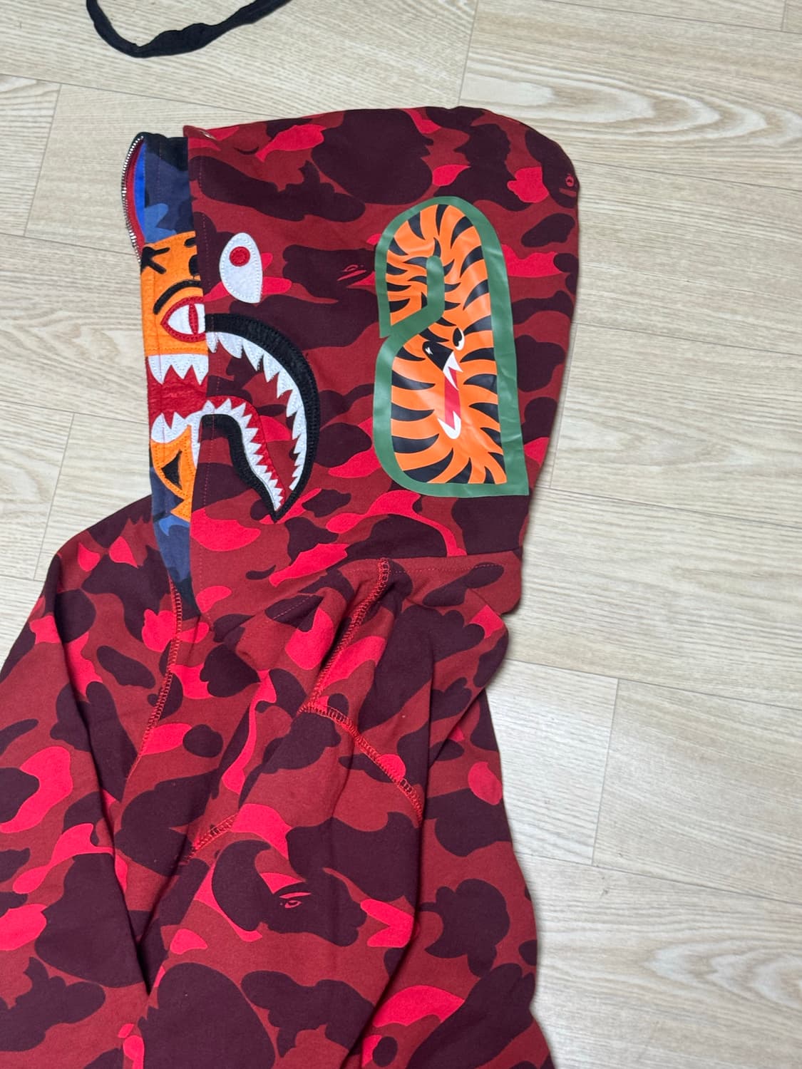 베이프 더블 타이거 샤크 후드집업 레드 L 상품이미지2