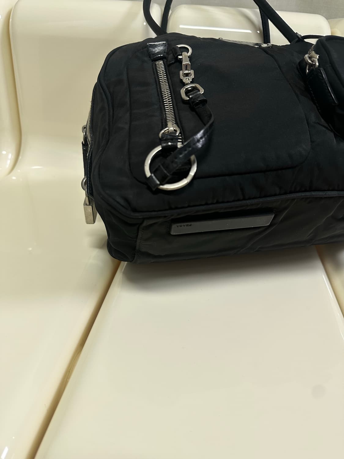 [A 정품] 프라다 포켓 키링 숄더백 상품이미지4