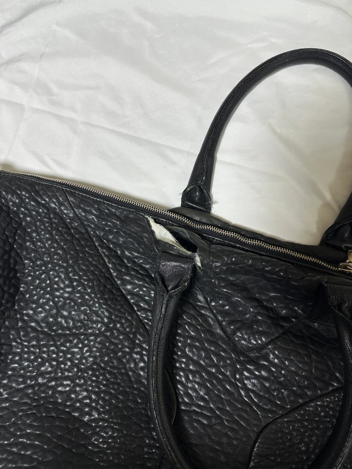 생로랑 이지백 라지 페블레더 블랙 고트스킨 상품이미지8