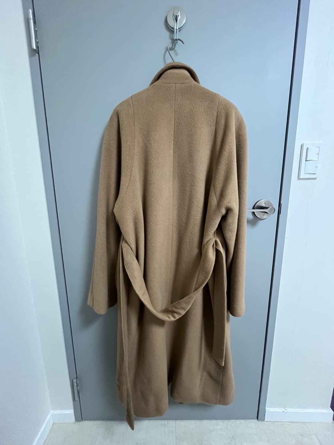 푸시버튼 샘플 베이지 코트 상품이미지2