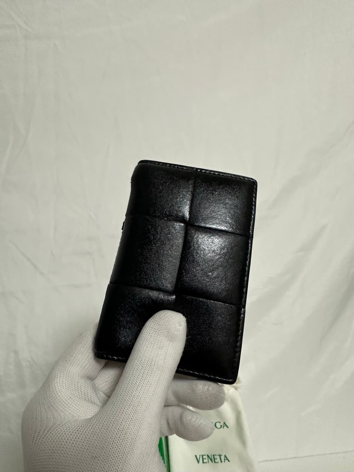 보테가베네타 맥시 플랩 카드지갑 블랙 (OS) 상품이미지3