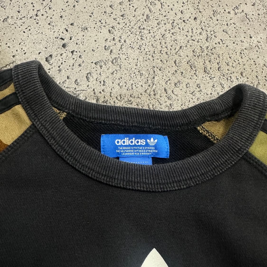 ✨ (바배) 아디다스 파이어버드 빅로고 카모 맨투맨  상품이미지6