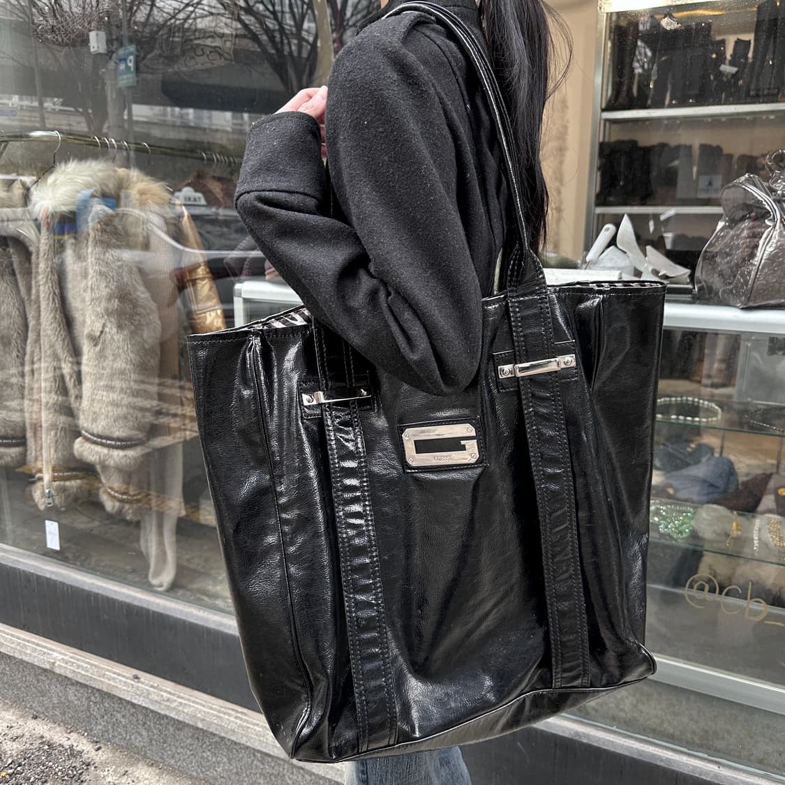 00s 빈티지 게스 XL 페이턴트 토트백 상품이미지9