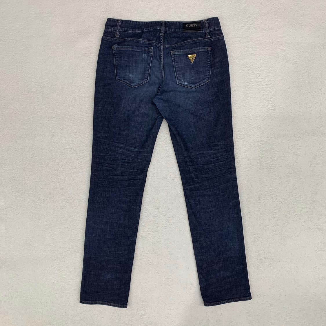 [35] 게스 골드플레이트 테이퍼드핏 데님팬츠 상품이미지1