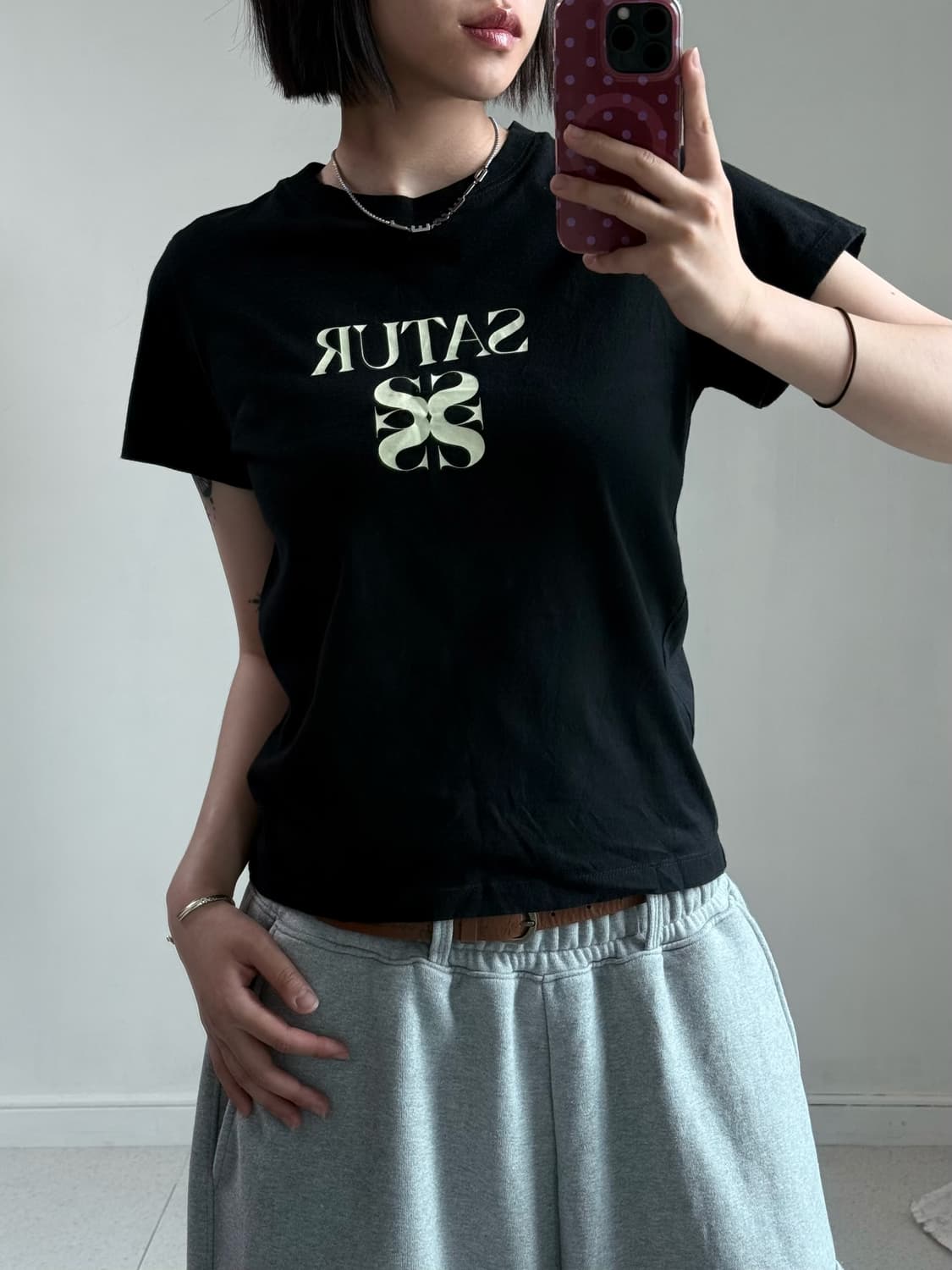 Satur 로고 블랙 반팔티 상품이미지3