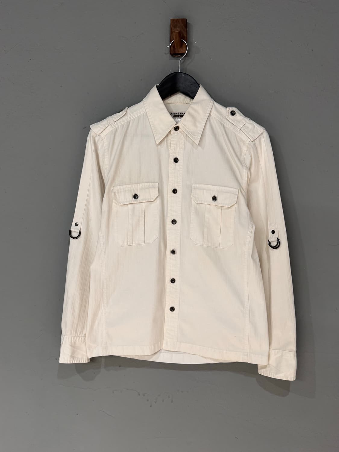 캐서린 햄넷 화이트 디테일 셔츠 상품이미지1