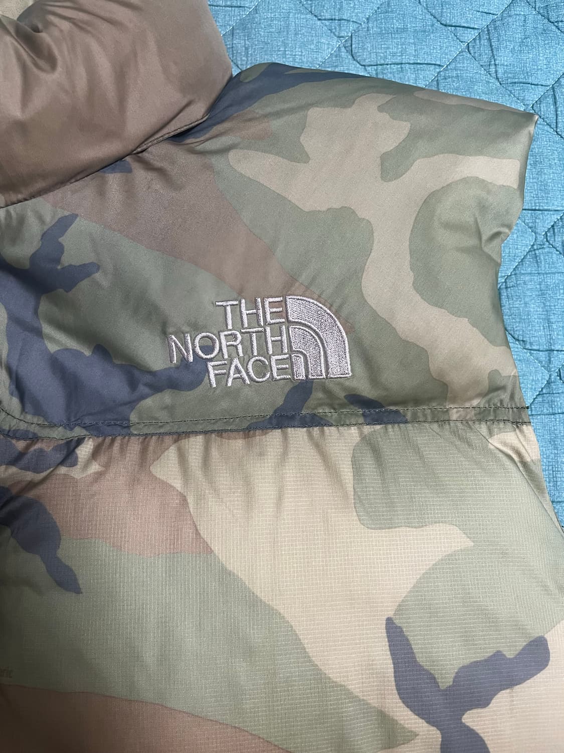 노스페이스 700 중앙로고 카모 패딩 조끼 베스트 XL 상품이미지2