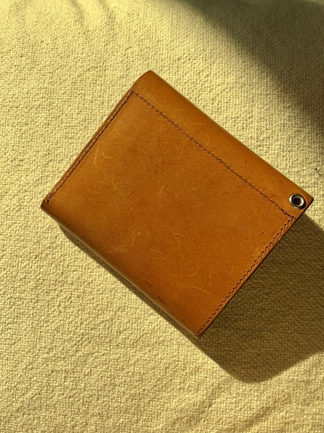 피그벨 숏 월렛 카멜 판매합니다. 상품이미지4