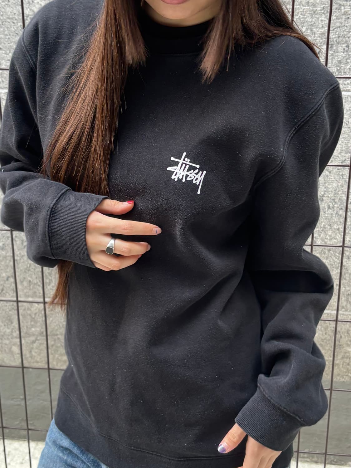 스투시 블랙 로고 맨투맨 상품이미지3