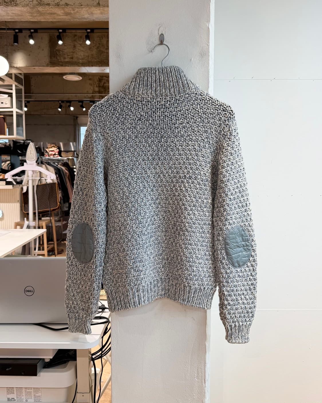 프라다 아이보리 블루 하프 집업 암패치 니트 상품이미지7