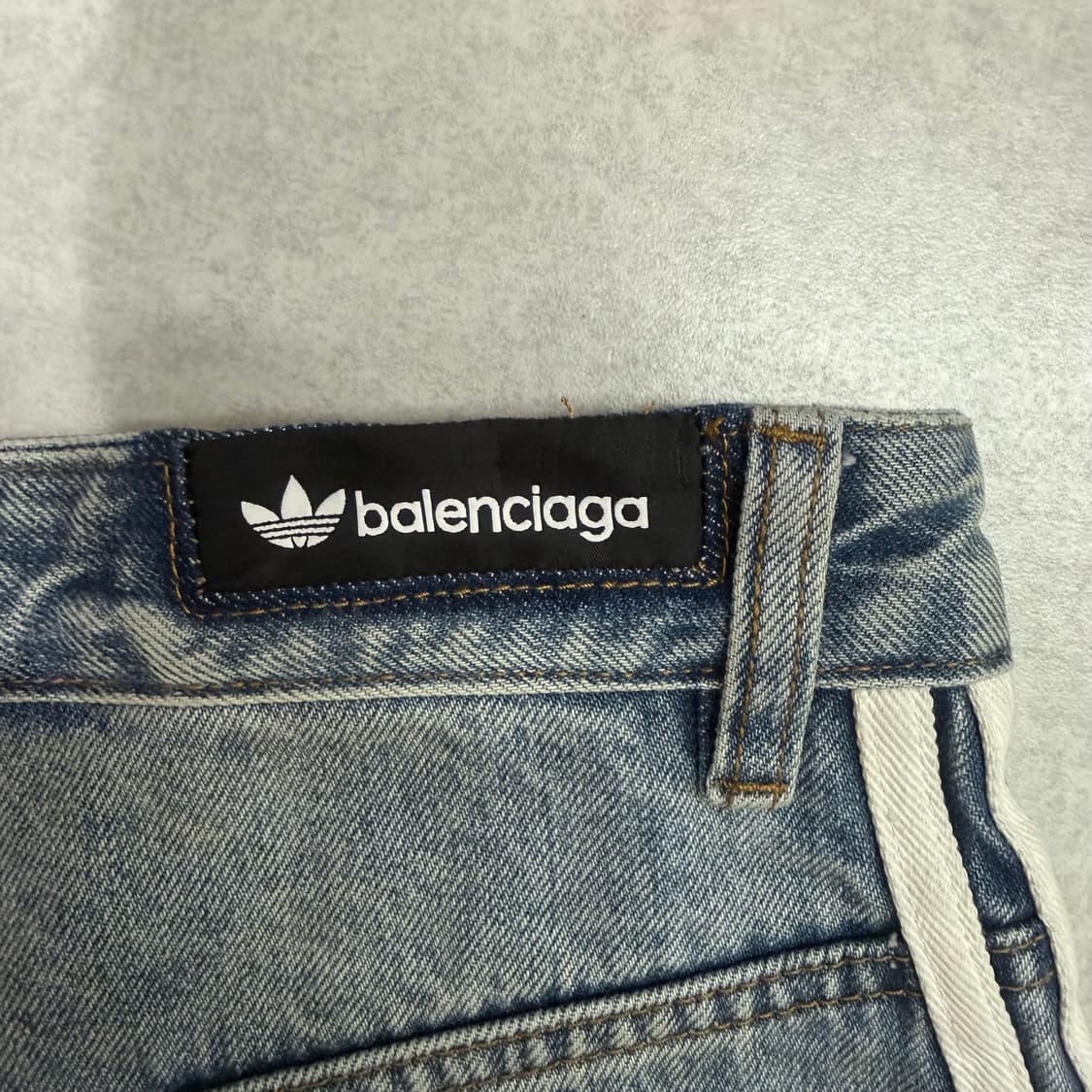 발렌시아가x아디다스 배기 트라우저 데님팬츠 연청 상품이미지5