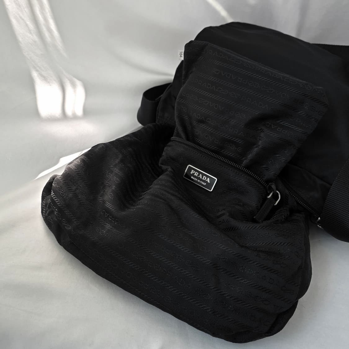 [정품 PRADA] 프라다 사이드 투포켓 남성 크로스백 메신저백 라지 상품이미지8