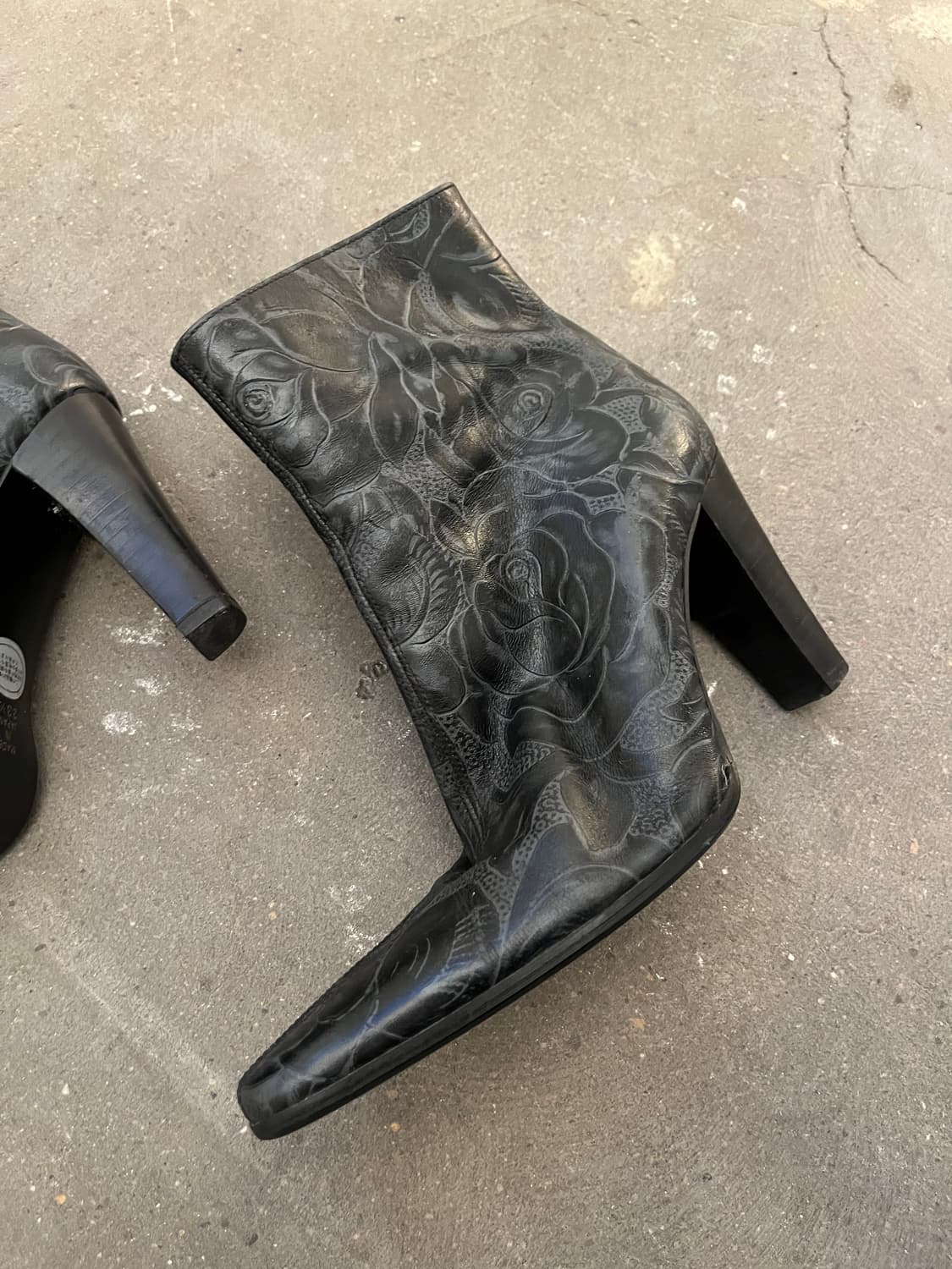 Vintage (maede in japan) 플라워패턴 레더 앵클 힐부츠 상품이미지4