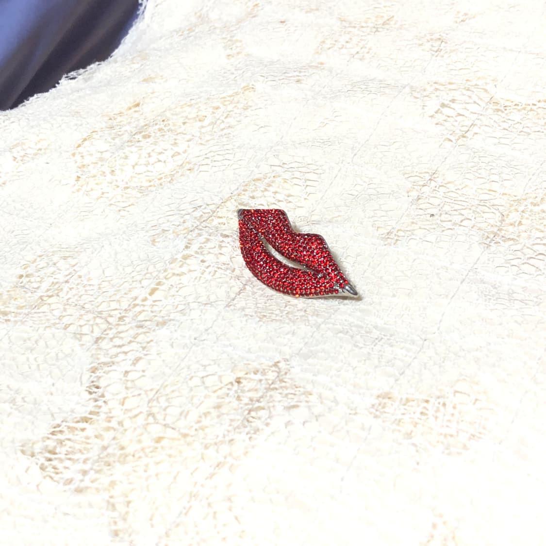 Red Cubic Lip Brooch 상품이미지2