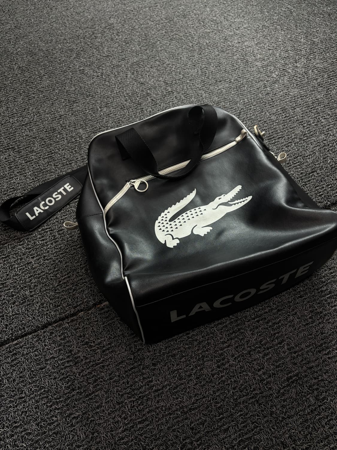 라코스테 빅로고 아카이브 레더 크로스백 1813 상품이미지1