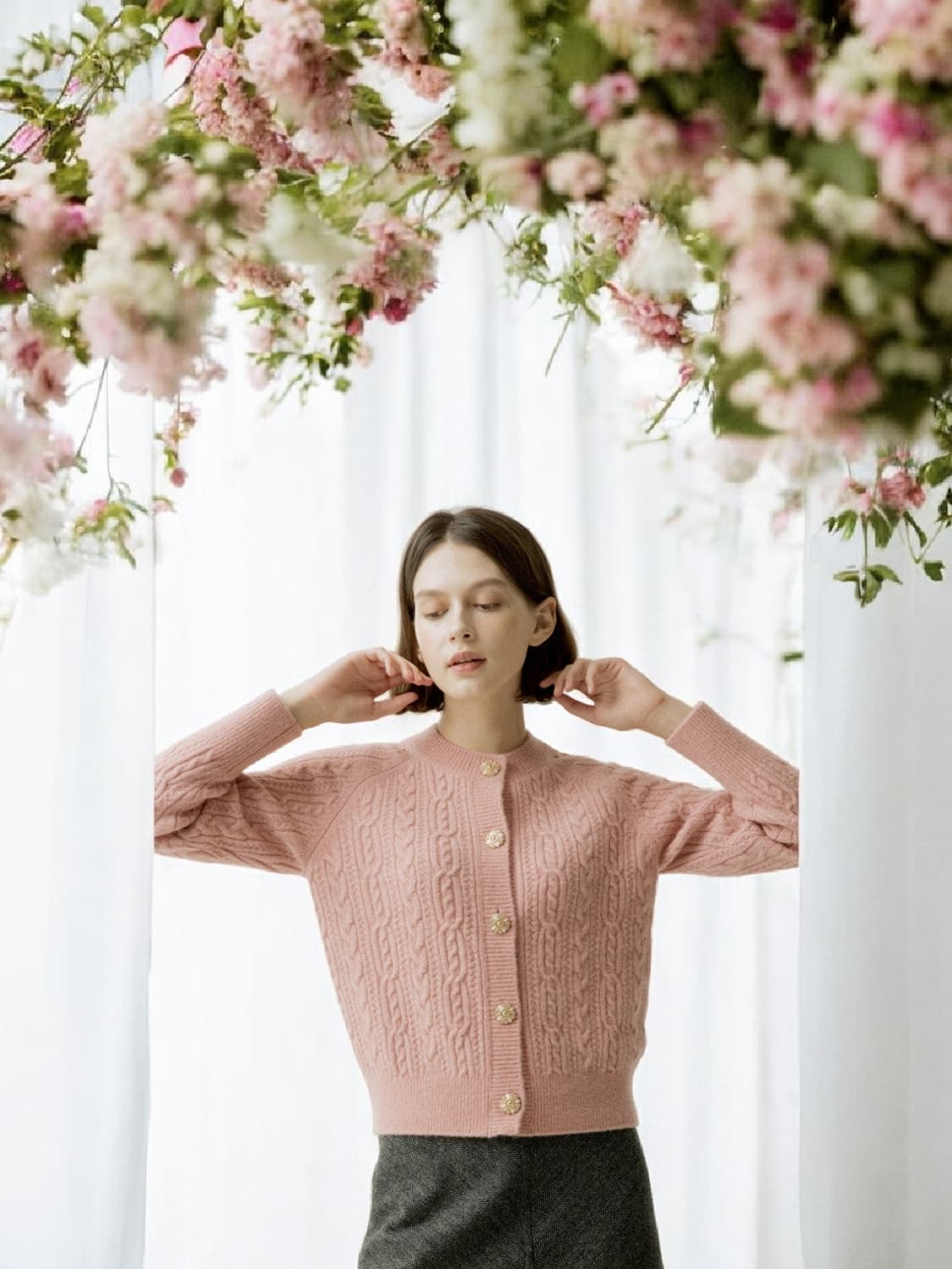 헤지스 울캐시미어 혼방/ 코럴 비즈장식 여성가디건 90/정가 33만원 상품이미지1