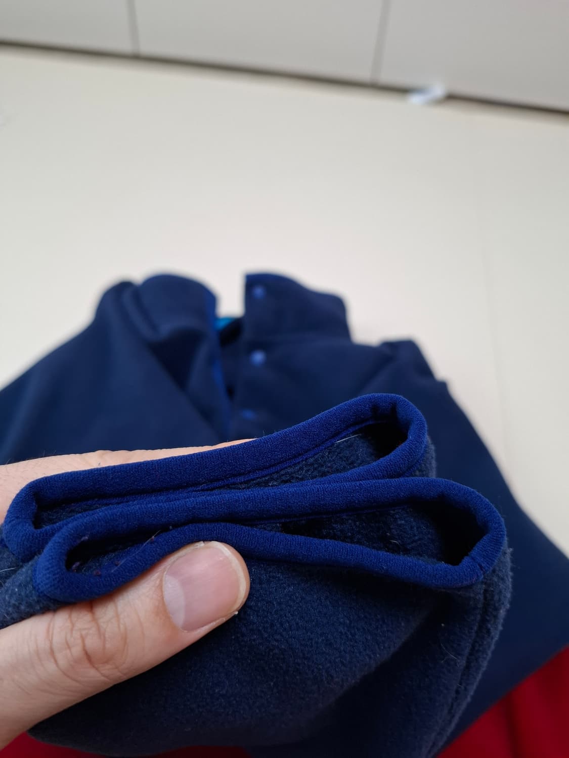 L 파타고니아 켄달제너 신칠라 네이비 레드 플리스 풀오버 상품이미지4