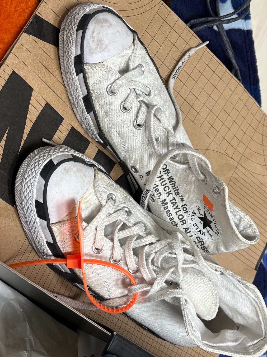 컨버스 X off white 척 70 화이트 상품이미지1