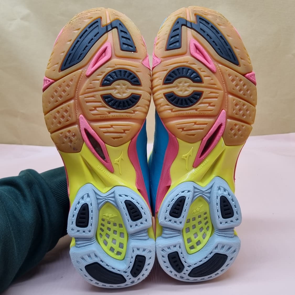 미즈노 웨이브 라이트닝 배구화245 상품이미지3