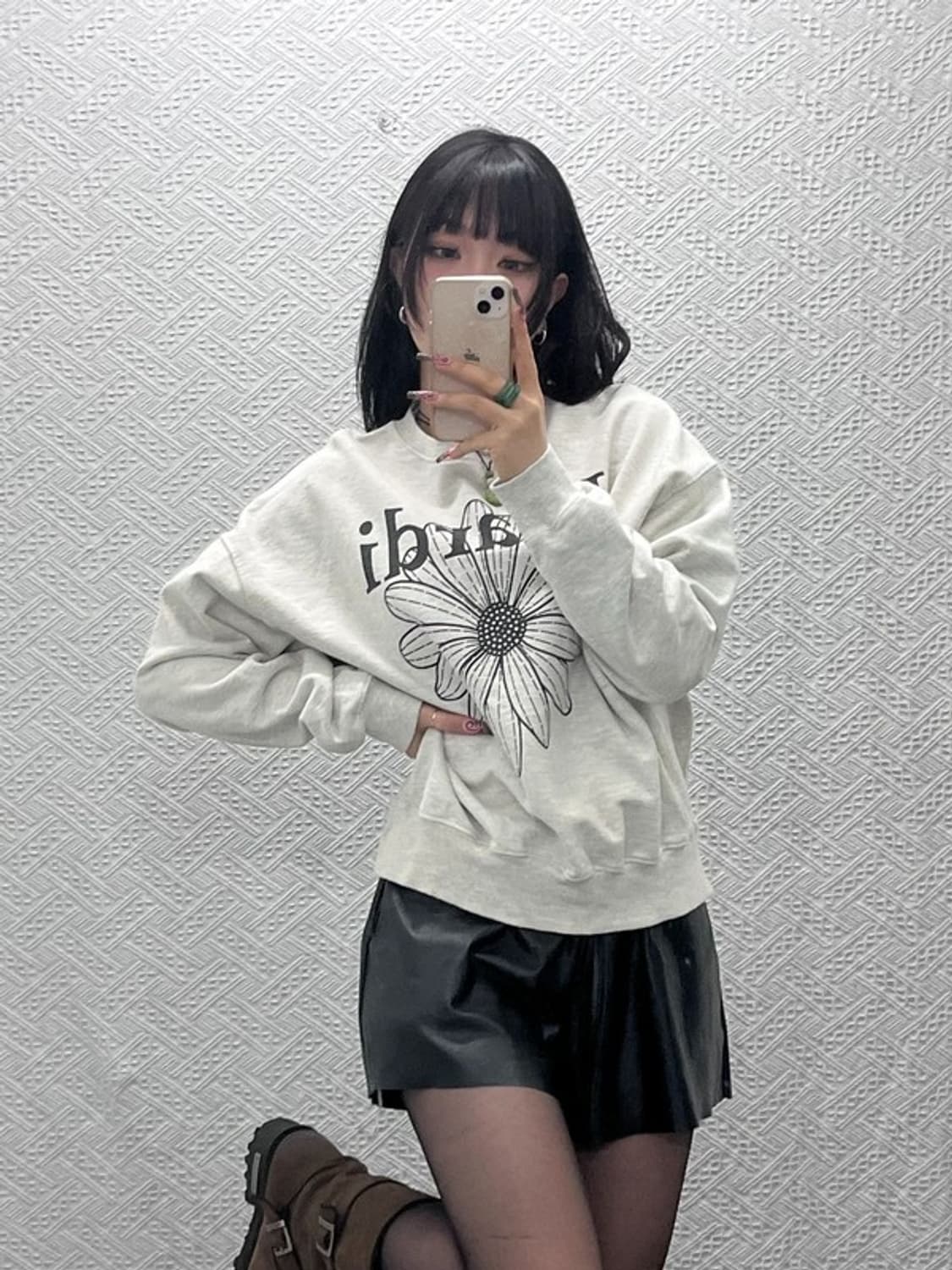 마르디메르크디 키치 시그니처 플라워 맨투맨 M C11576 상품이미지1