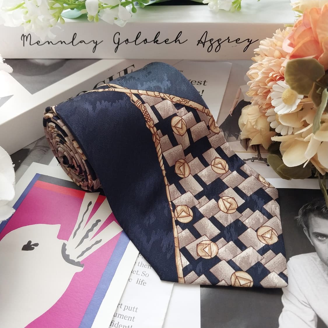 루치아노 소프라니 네이비 패턴 넥타이 9.6cm A+등급 K2528
 상품이미지1