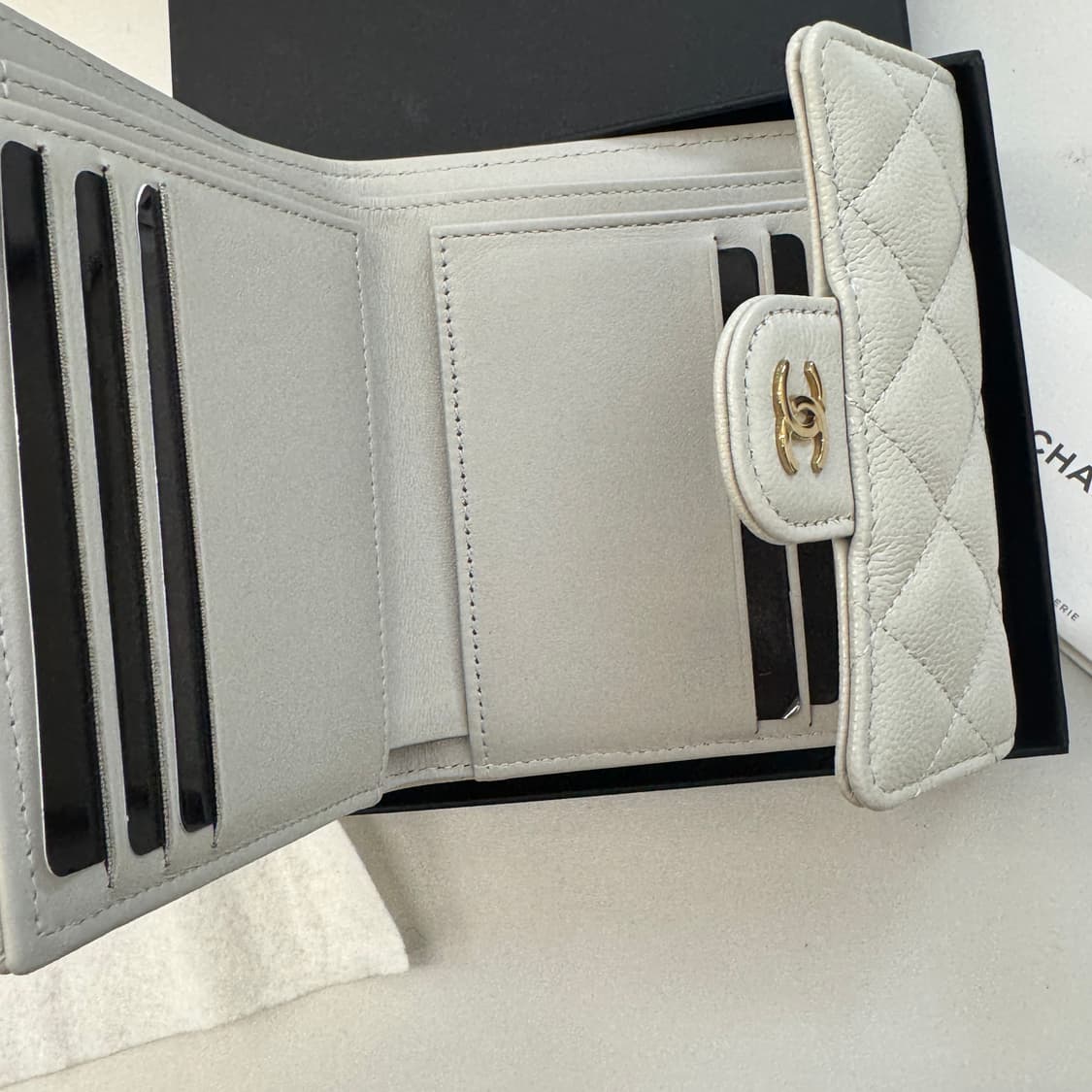 샤넬 클래식 캐비어 반지갑 그레이 새제품 AP0231 상품이미지4