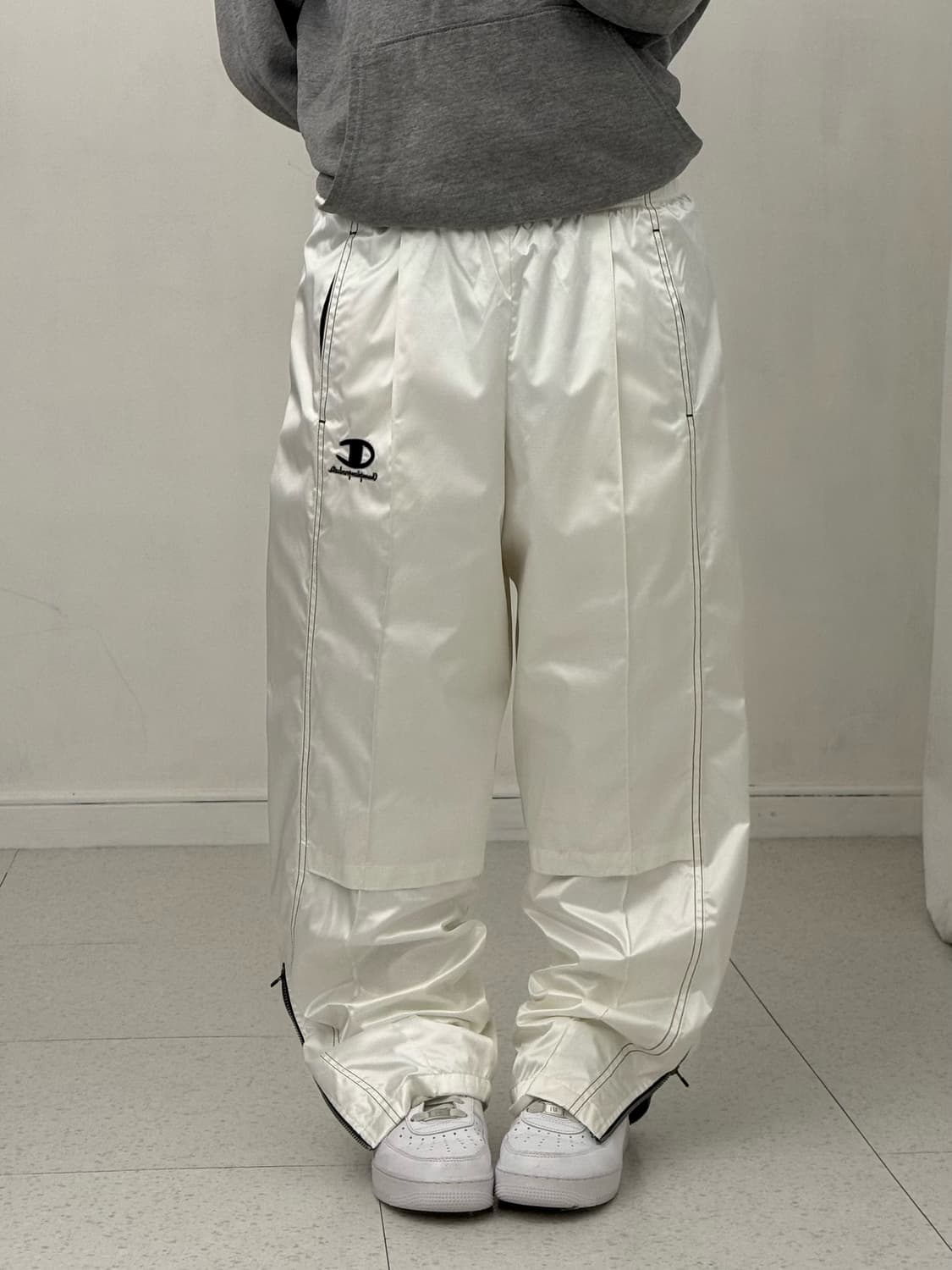 챔피온 화이트 트랙팬츠 상품이미지1