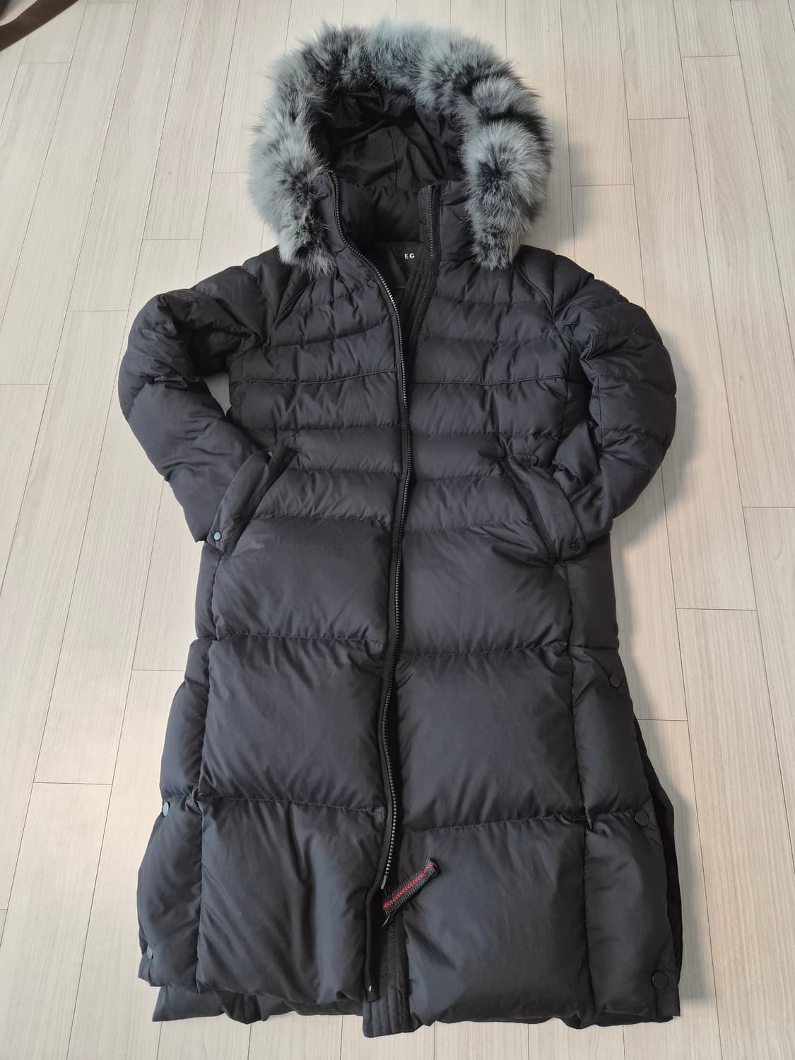 에고이스트 폭스퍼 테이프 배색 슬랜더 벤치 다운 EJ4TD003 상품이미지3