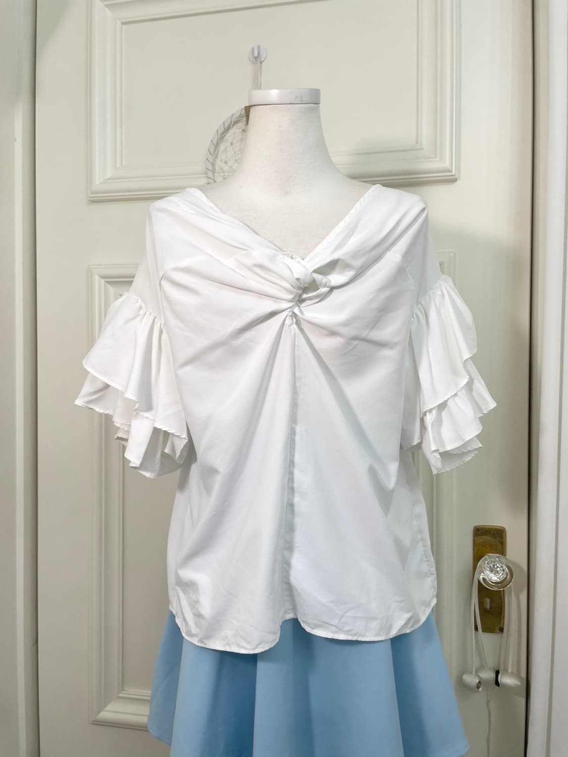 white twist ruffle sleeve blouse 상품이미지5