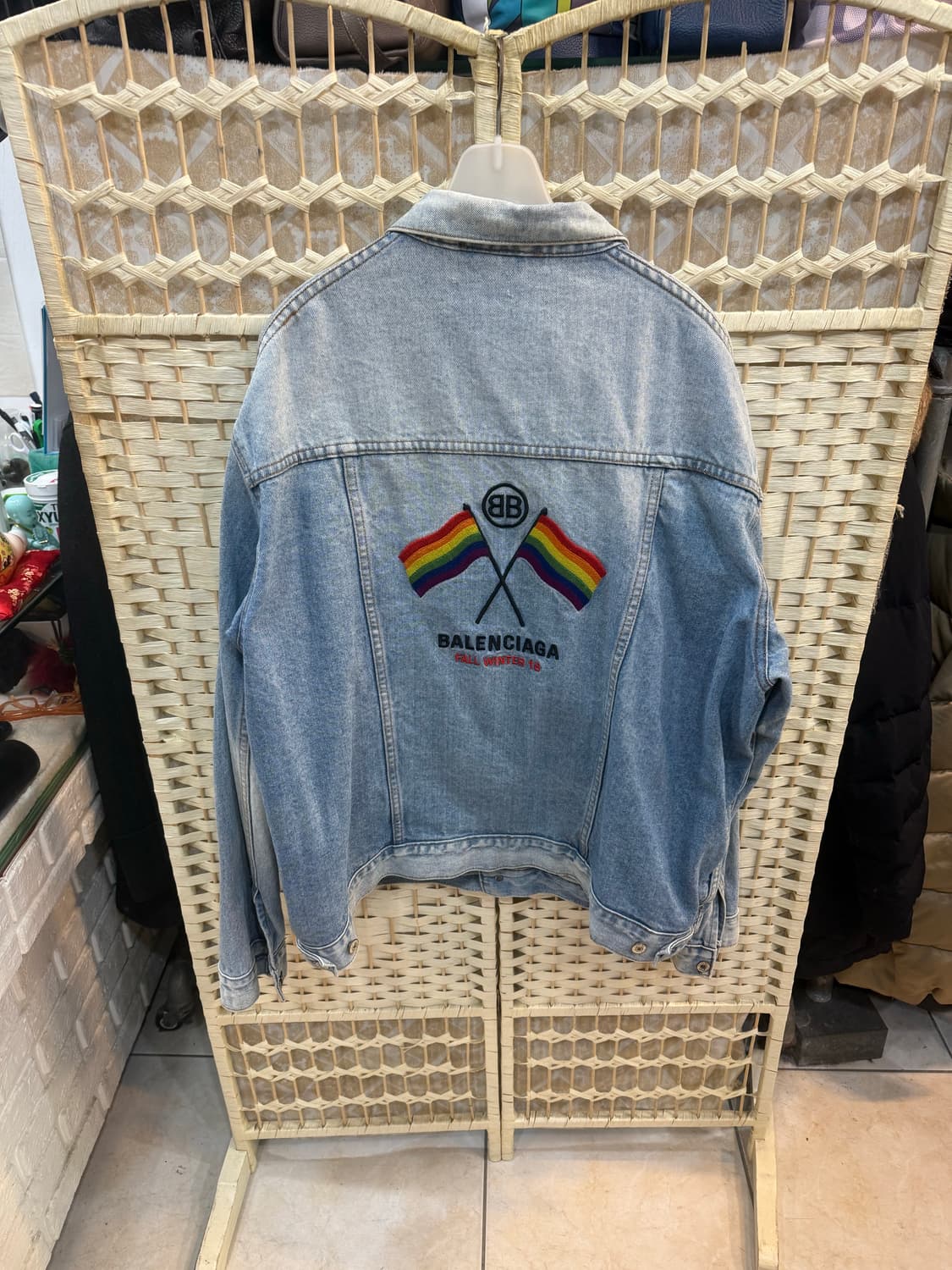 44/105 정품 발렌시아가 무지개 백로고 데님자켓 팝니다 상품이미지8