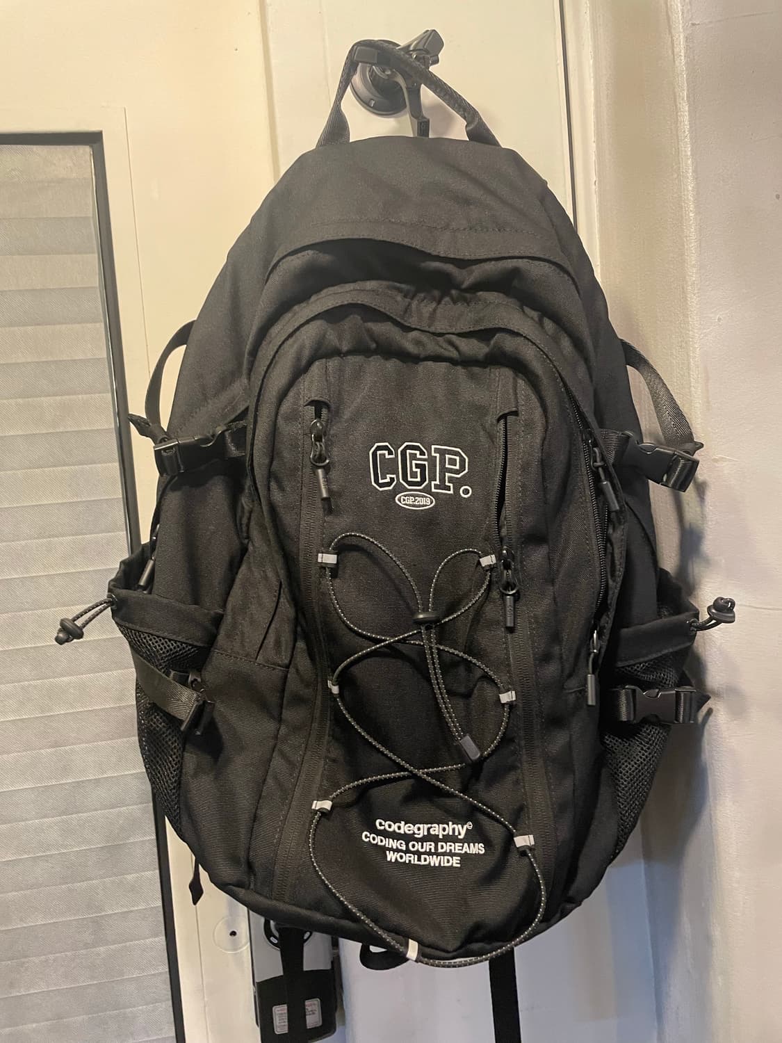 코드그라피(Codegraphy) CGP 아치 로고 백팩 (블랙) 상품이미지1