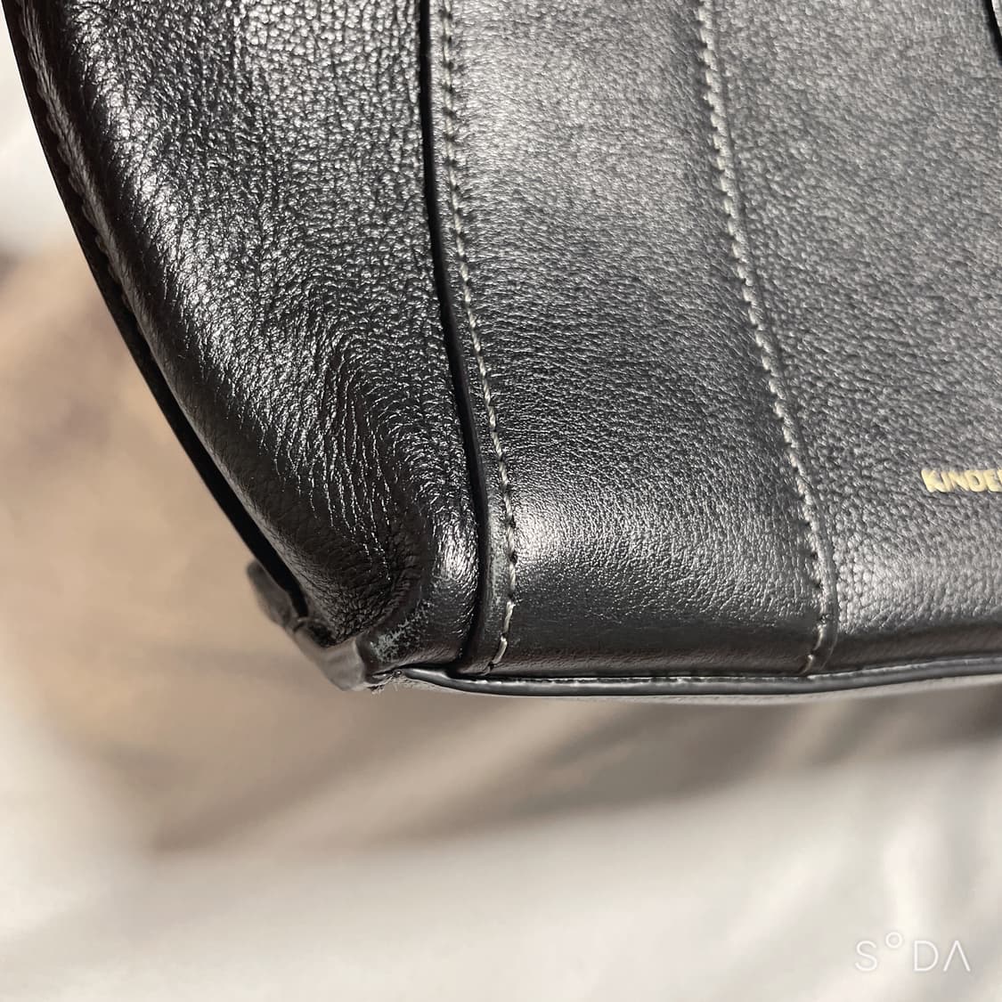 킨더살몬 블랙 레더 토트백 상품이미지7