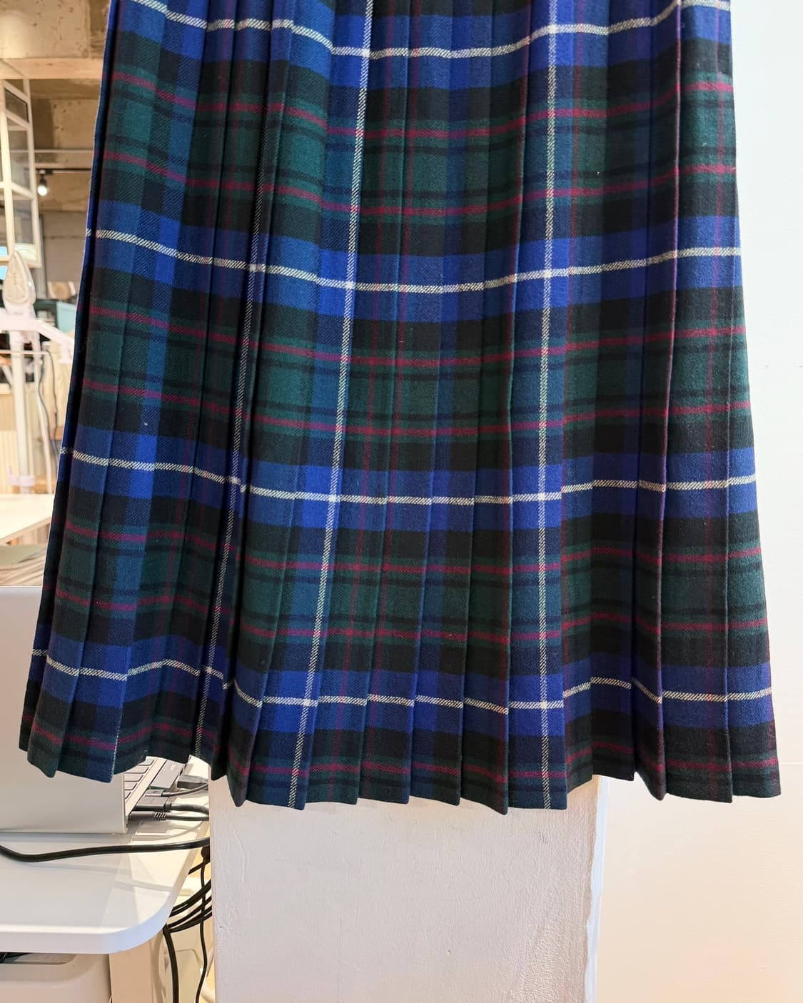 레이디 리나운 블루 체크 핀턱 미디스커트  상품이미지4