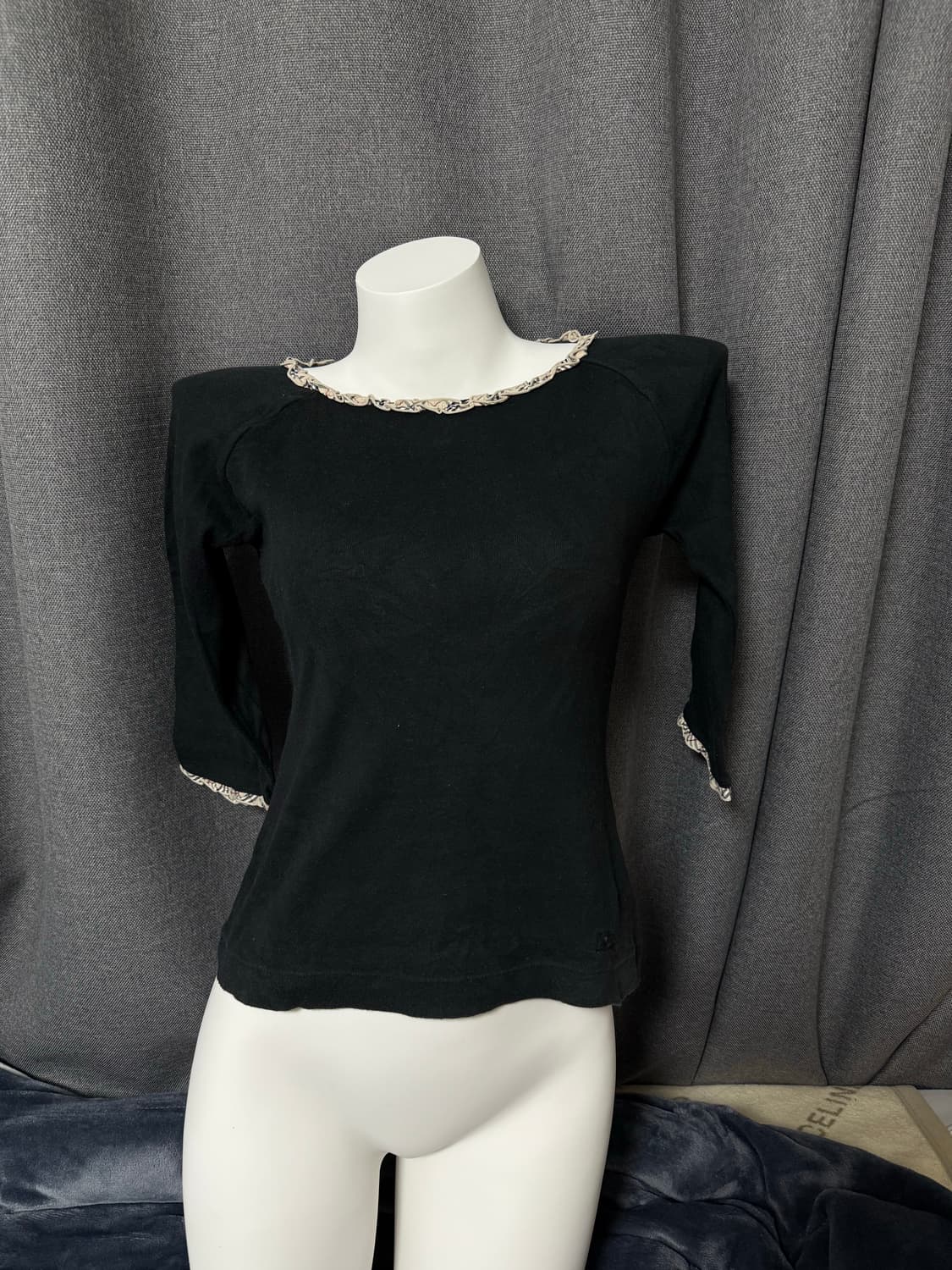 버버리 y2k 프릴 체크 트리밍 8부 긴팔티  상품이미지1