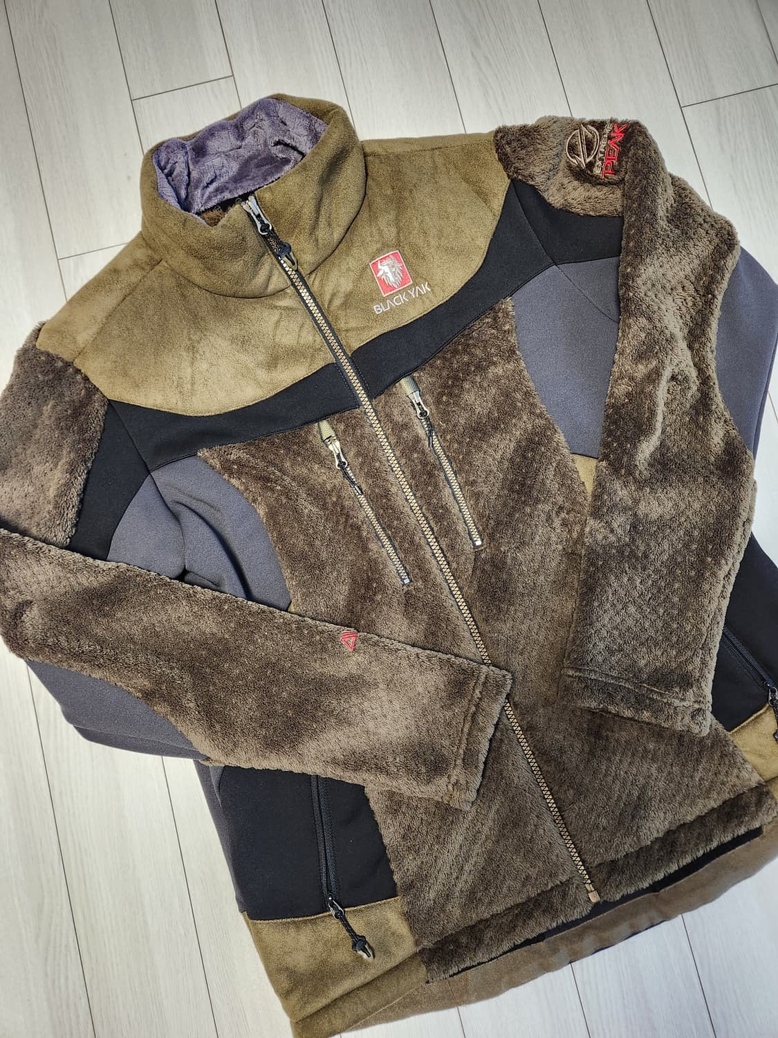 블랙야크 본딩 플리스 하이브리드 미드레이어형자켓 사이즈100

녹색빛깔  상품이미지1