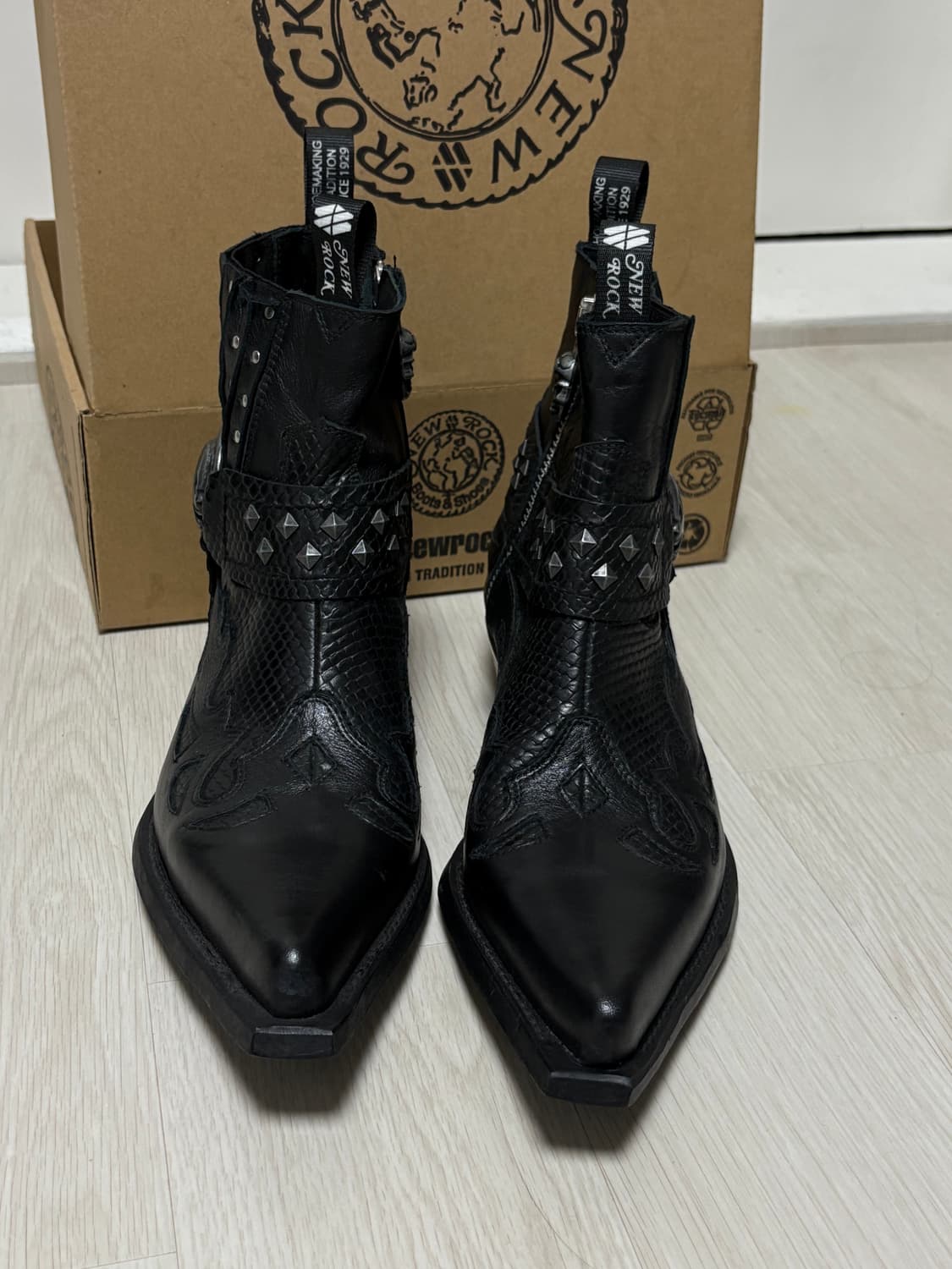 Newrock 새상품 사이즈 42 (270-275) 상품이미지2