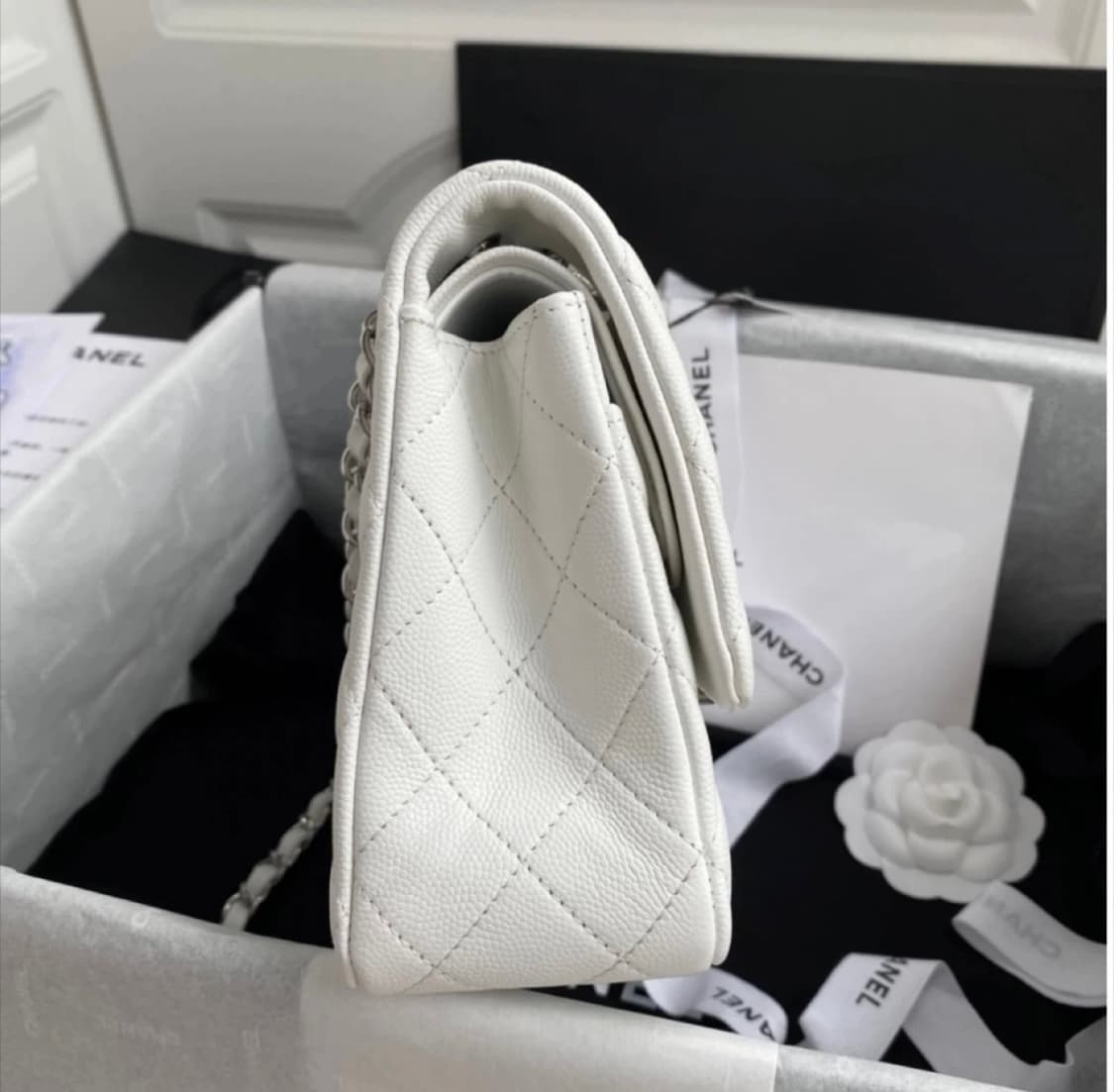 샤넬 클래식 플립백 화이트 캐비어 은장 상품이미지5